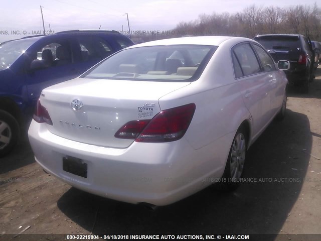 4T1BK36B78U260523 - 2008 TOYOTA AVALON XL/XLS/TOURING/LIMITED WHITE photo 4