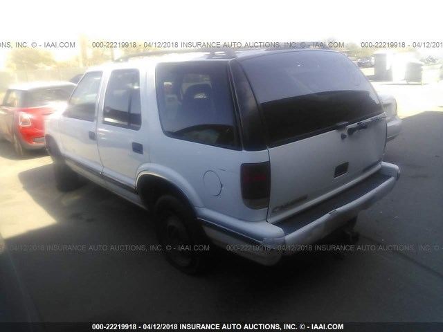 1GNDT13WXV2251478 - 1997 CHEVROLET BLAZER WHITE photo 3