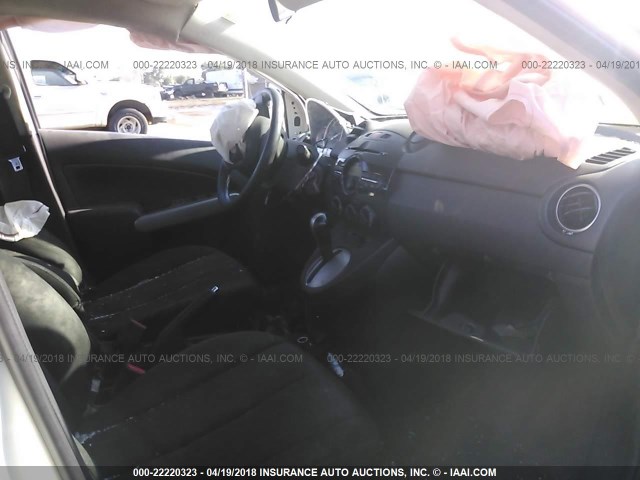 JM1DE1KZ1E0179001 - 2014 MAZDA MAZDA2 SPORT WHITE photo 5