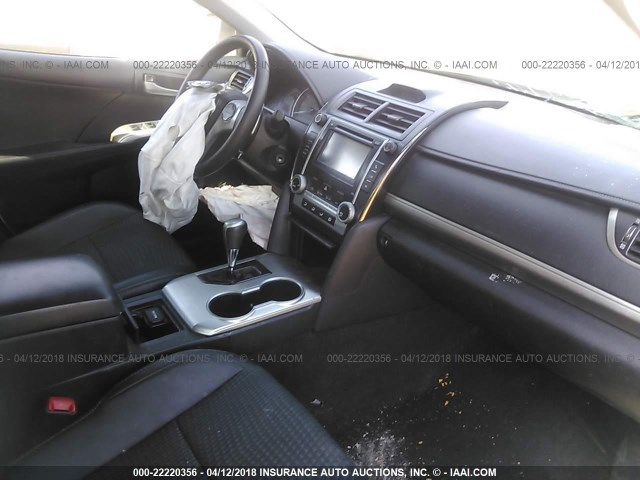 4T1BF1FK4EU307267 - 2014 TOYOTA CAMRY L/SE/LE/XLE 黑色 照片 5