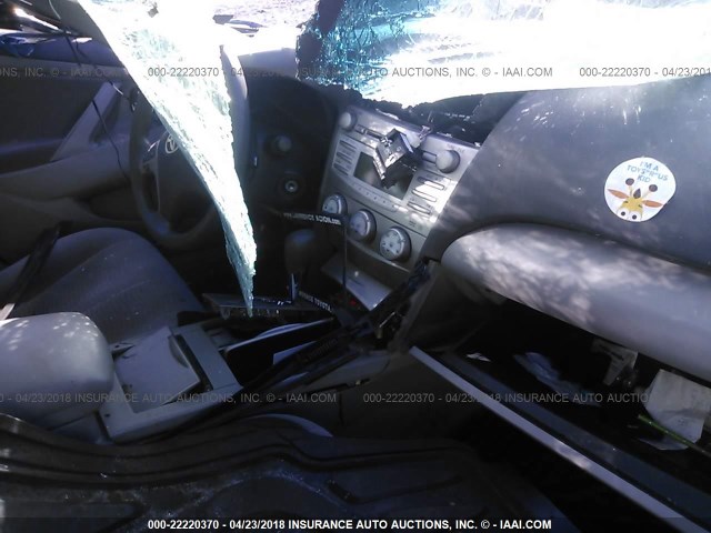 4T1BF3EK7BU642130 - 2011 TOYOTA CAMRY SE/LE/XLE BLUE photo 5