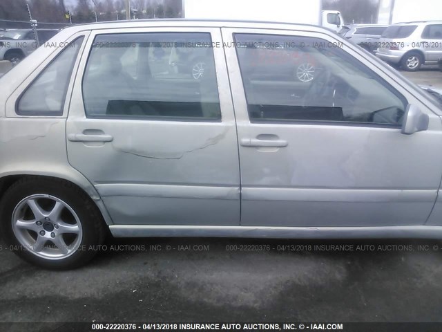 YV1LS61J0Y2628684 - 2000 VOLVO S70 SE SILVER photo 6