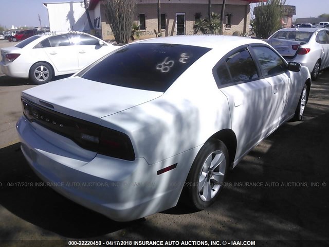 2B3CL3CG5BH553824 - 2011 DODGE CHARGER WHITE photo 4