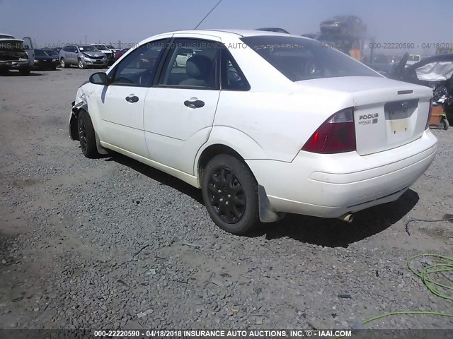 1FAFP34N47W115050 - 2007 FORD FOCUS ZX4/S/SE/SES WHITE photo 3