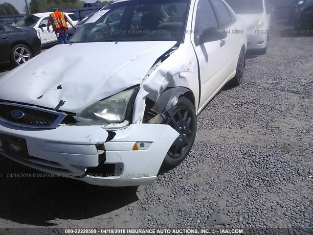 1FAFP34N47W115050 - 2007 FORD FOCUS ZX4/S/SE/SES WHITE photo 6