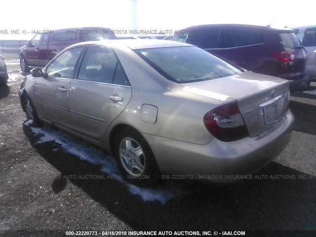 4T1BF32K52U019125 - 2002 TOYOTA CAMRY LE/XLE/SE ბეჟი ფოტო 3
