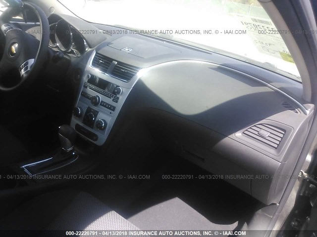 1G1ZC5EB0AF288194 - 2010 CHEVROLET MALIBU 1LT 灰色 照片 5