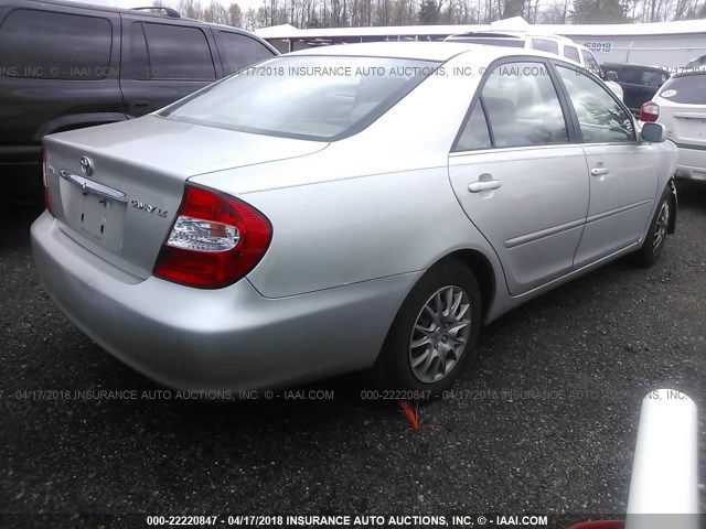 JTDBE32K320033099 - 2002 TOYOTA CAMRY LE/XLE/SE SILVER photo 4