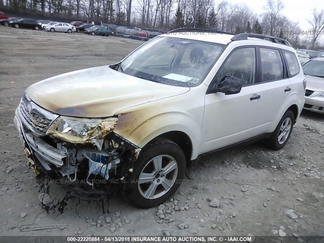 JF2SH6BC5AH774793 - 2010 SUBARU FORESTER XS Weiß Foto 2