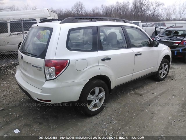 JF2SH6BC5AH774793 - 2010 SUBARU FORESTER XS Weiß Foto 4