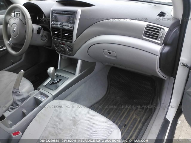 JF2SH6BC5AH774793 - 2010 SUBARU FORESTER XS Weiß Foto 5