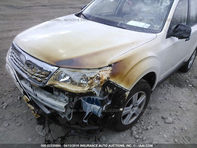 JF2SH6BC5AH774793 - 2010 SUBARU FORESTER XS Weiß Foto 6