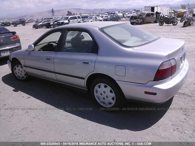 1HGCD5632TA240621 - 1996 HONDA ACCORD LX/EX SILVER photo 3