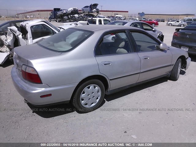 1HGCD5632TA240621 - 1996 HONDA ACCORD LX/EX SILVER photo 4