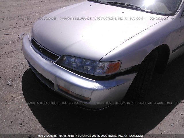 1HGCD5632TA240621 - 1996 HONDA ACCORD LX/EX SILVER photo 6