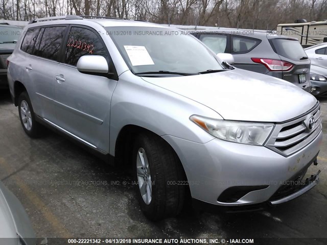 5TDZA3EH3DS038846 - 2013 TOYOTA HIGHLANDER PLUS SILVER photo 1