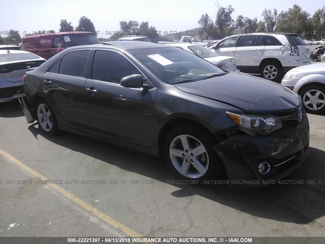 4T1BF1FK6DU267868 - 2013 TOYOTA CAMRY L/SE/LE/XLE 灰色 照片 1