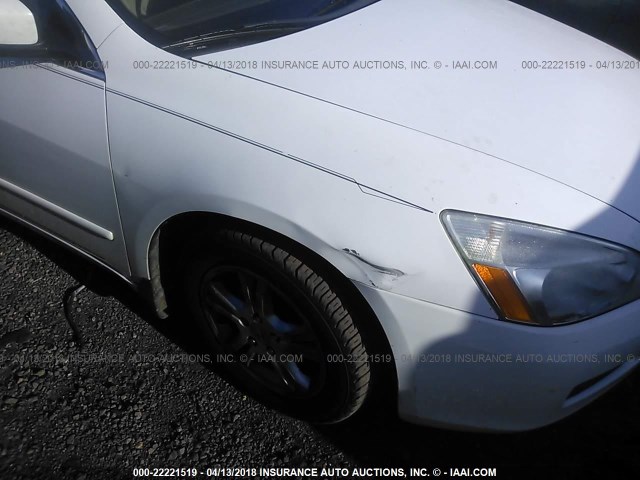 1HGCM56327A152366 - 2007 HONDA ACCORD SE WHITE photo 6