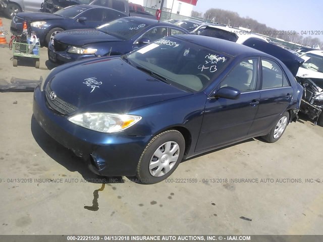 4T1BE32K72U533299 - 2002 TOYOTA CAMRY LE/XLE/SE ლურჯი ფოტო 2