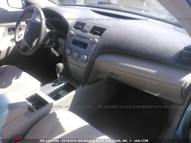 4T1BF3EK0BU700692 - 2011 TOYOTA CAMRY SE/LE/XLE 绿色 照片 5