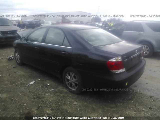 4T1BF32K95U102707 - 2005 TOYOTA CAMRY LE/XLE/SE შავი ფოტო 3