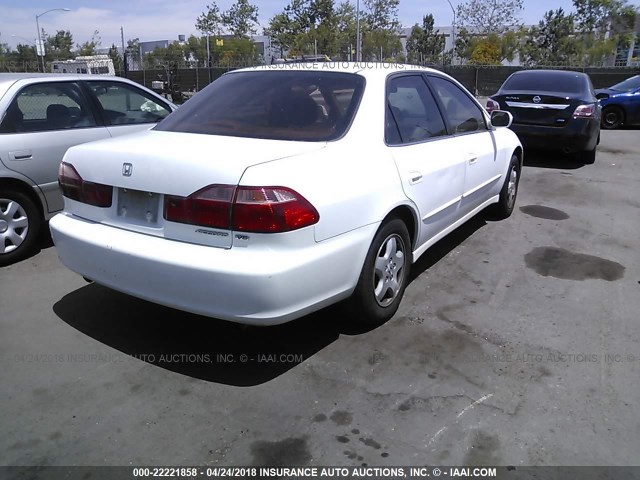 1HGCG1650XA046676 - 1999 HONDA ACCORD EX WHITE photo 4