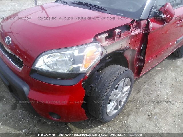 KNDJT2A20B7212608 - 2011 KIA SOUL +/!/SPORT RED photo 6