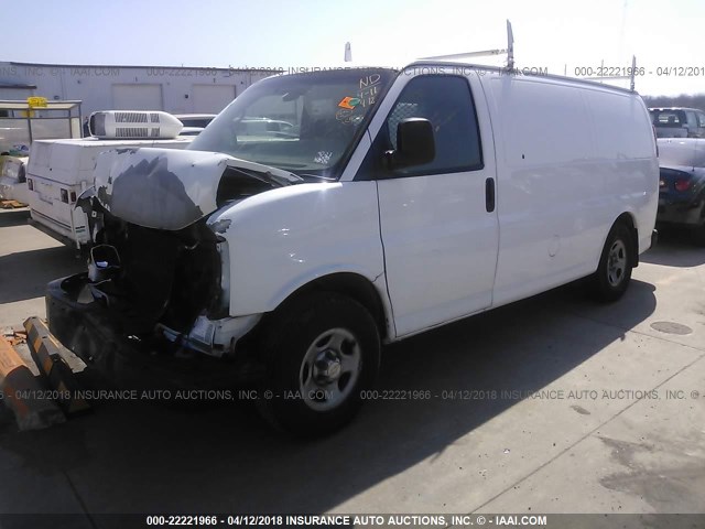 1GCFG15XX71241148 - 2007 CHEVROLET EXPRESS G1500  WHITE photo 2