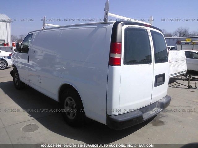 1GCFG15XX71241148 - 2007 CHEVROLET EXPRESS G1500  WHITE photo 3