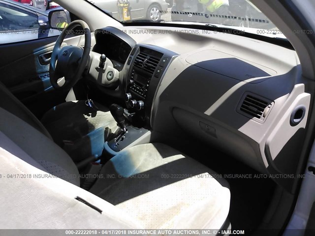 KM8JN12D55U084520 - 2005 HYUNDAI TUCSON GLS/LX WHITE photo 5