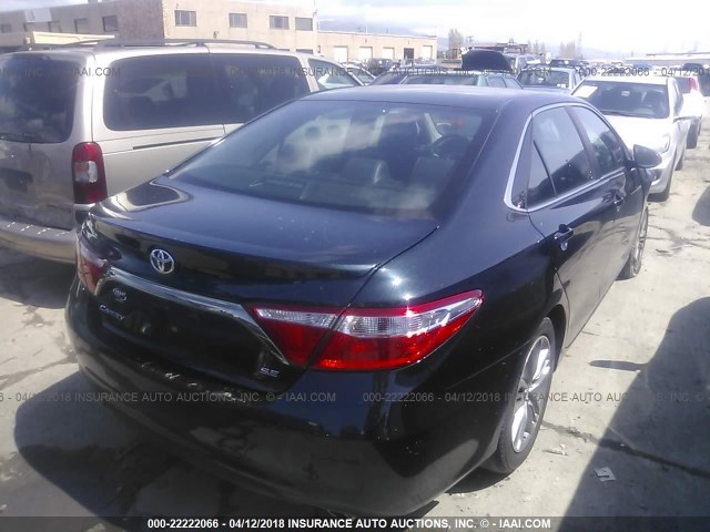 4T1BF1FK1GU153457 - 2016 TOYOTA CAMRY LE/XLE/SE/XSE BLUE photo 4