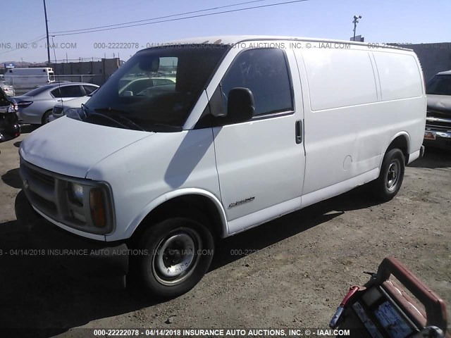 1GCFG25M421177189 - 2002 CHEVROLET EXPRESS G2500  WHITE photo 2