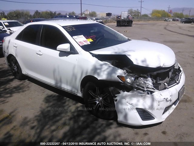 4T1BF1FK2CU535829 - 2012 TOYOTA CAMRY SE/LE/XLE Белый фото 1
