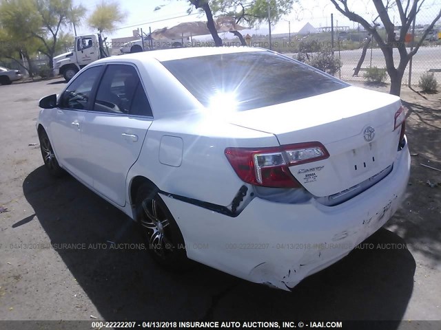 4T1BF1FK2CU535829 - 2012 TOYOTA CAMRY SE/LE/XLE Белый фото 3