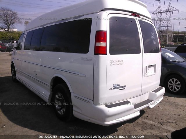 1GAHG39U571198917 - 2007 CHEVROLET EXPRESS G3500  WHITE photo 3