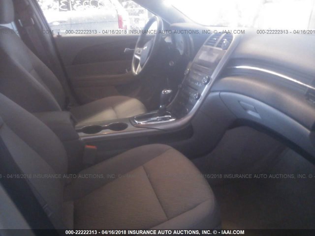 1G11B5SA0DF212829 - 2013 CHEVROLET MALIBU LS 银色 照片 5