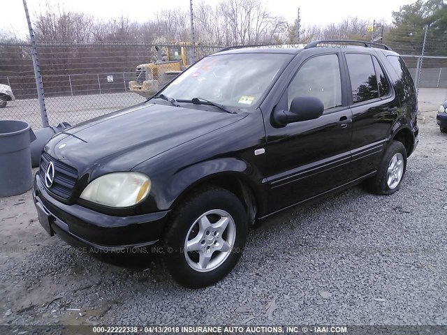 4JGAB54E2XA144862 - 1999 MERCEDES-BENZ ML 320 BLACK photo 2