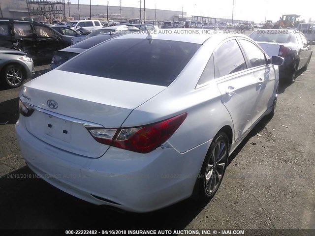 5NPEC4AC0BH179305 - 2011 HYUNDAI SONATA SE/LIMITED WHITE photo 4