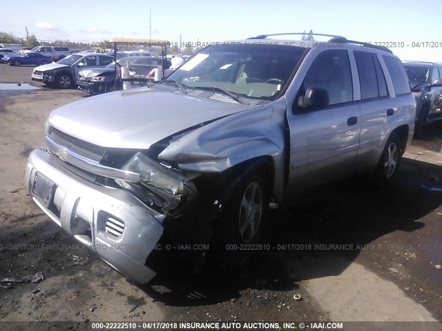 1GNDT13S562254643 - 2006 CHEVROLET TRAILBLAZER LS/LT SILVER photo 2