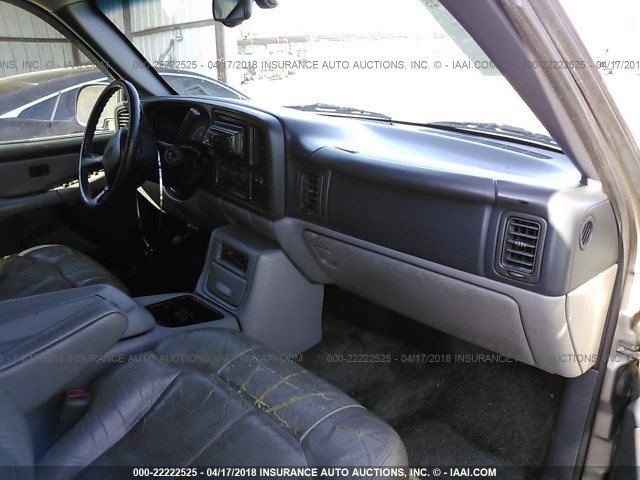 3GNEC16T61G174695 - 2001 CHEVROLET SUBURBAN C1500 TAN photo 5