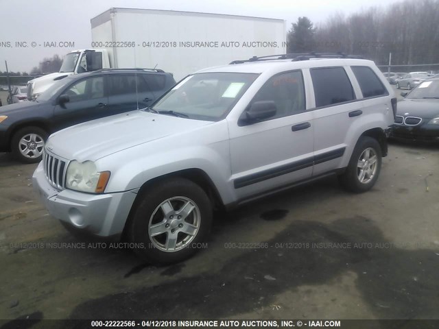 1J4GR48K25C601444 - 2005 JEEP GRAND CHEROKEE LAREDO/COLUMBIA/FREEDOM 银色 照片 2