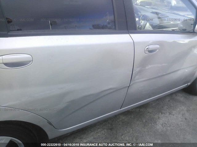 KL1TD66656B671717 - 2006 CHEVROLET AVEO LS SILVER photo 6