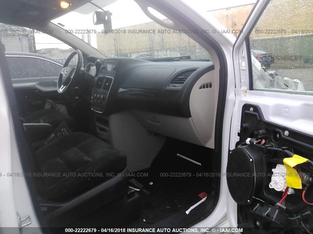 2C4RDGBG2FR647884 - 2015 DODGE GRAND CARAVAN SE WHITE photo 5