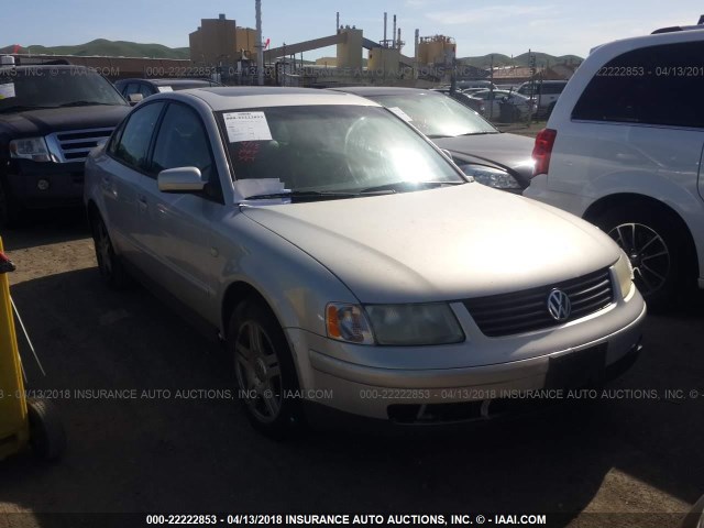 WVWPD23B0YE194989 - 2000 VOLKSWAGEN PASSAT GLX SILVER photo 1