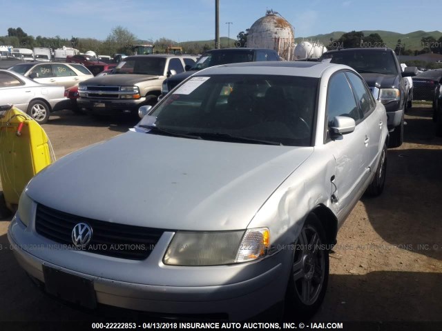 WVWPD23B0YE194989 - 2000 VOLKSWAGEN PASSAT GLX 银色 照片 2