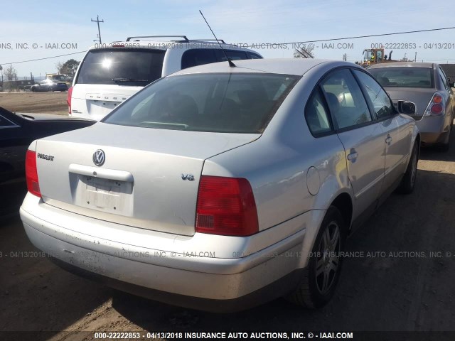 WVWPD23B0YE194989 - 2000 VOLKSWAGEN PASSAT GLX 银色 照片 4