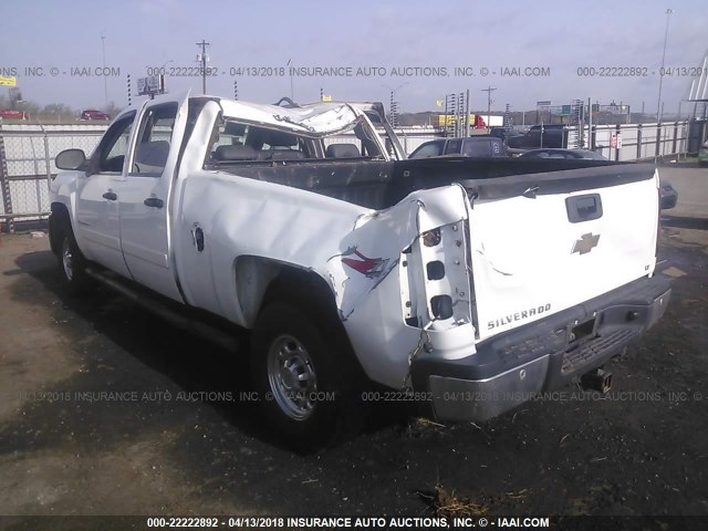 1GCHK23K67F558416 - 2007 CHEVROLET SILVERADO K2500 HEAVY DUTY WHITE photo 3