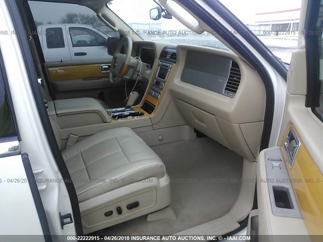 5LMFU27567LJ04554 - 2007 LINCOLN NAVIGATOR 白色 照片 5
