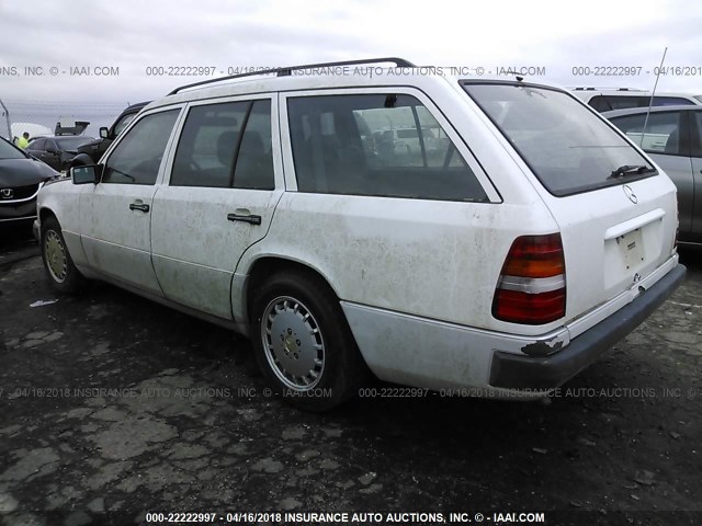 WDBEA92E6PF256276 - 1993 MERCEDES-BENZ 300 TE WHITE photo 3