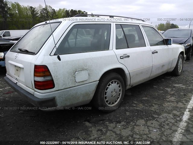 WDBEA92E6PF256276 - 1993 MERCEDES-BENZ 300 TE WHITE photo 4